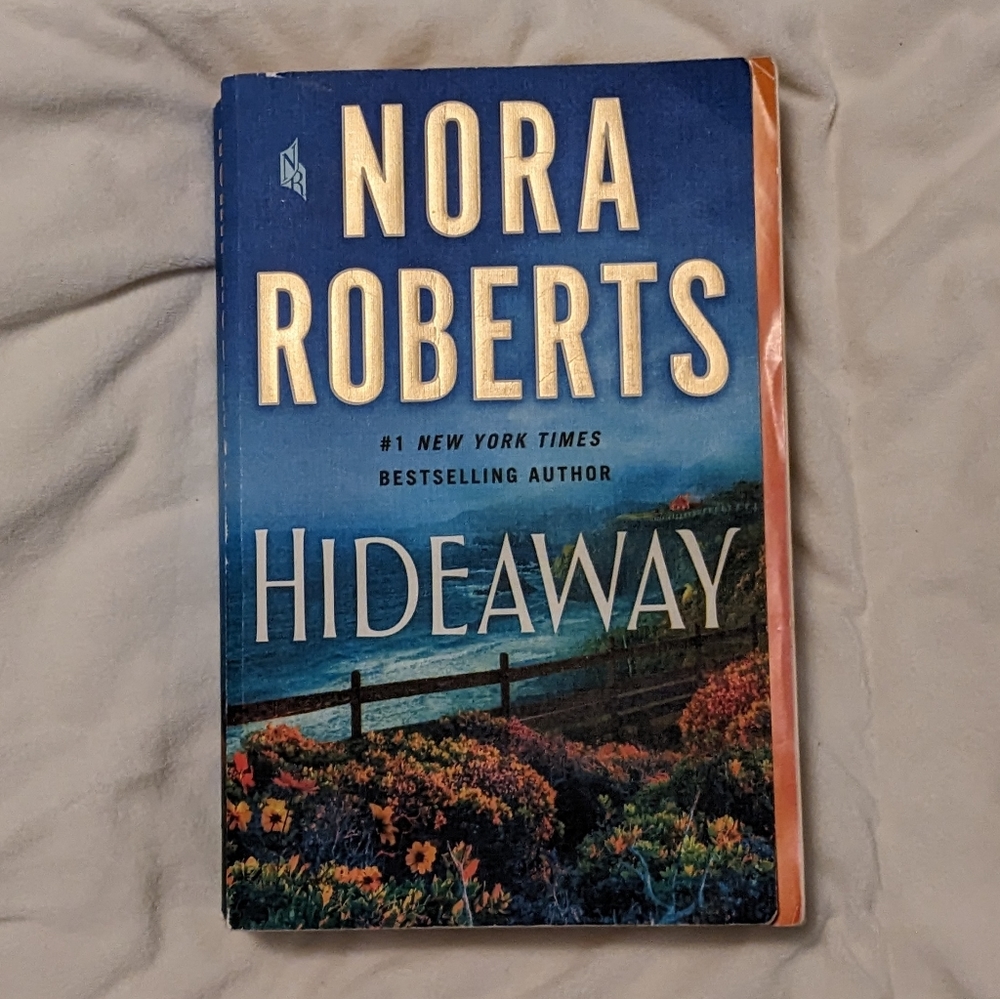 💥 Hideaway by Nora Roberts
